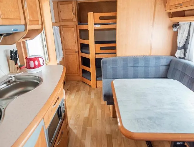 Maszoperia Sun4hel Kite & Wind & Surf Kamp alanı *